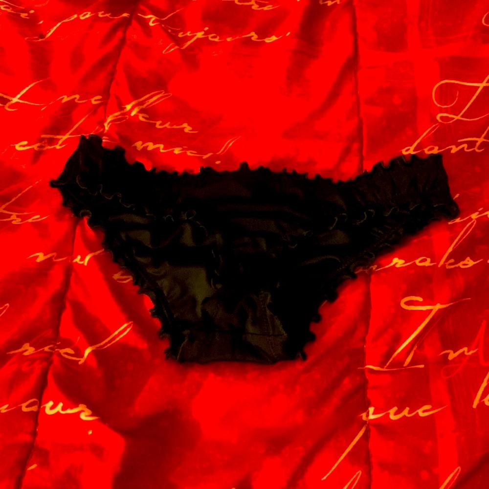 Women’s black cheeky ruffled size extra small, bathing suit bottoms